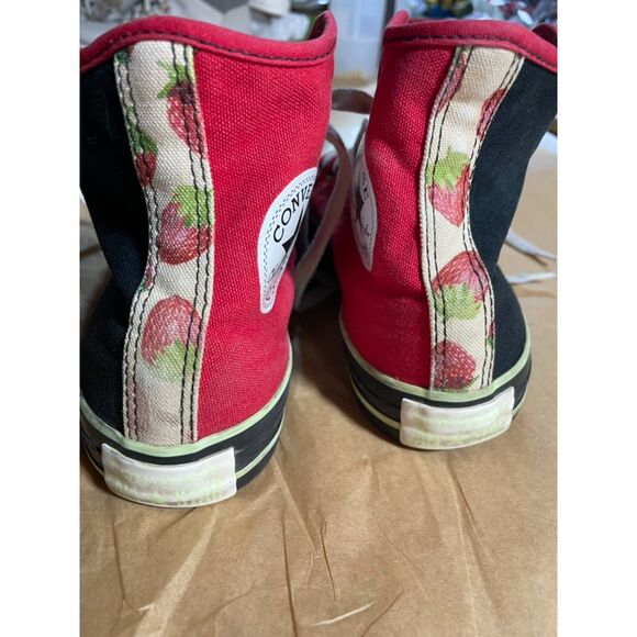 Converse contrast color with cute strawberry  accent details size 7 - Picture 15 of 15